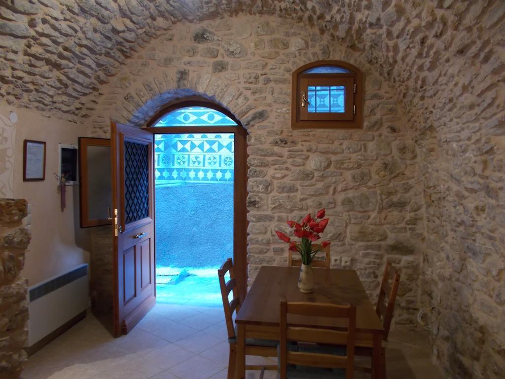 Traditional Guest House Chrisyis Pirjí Kültér fotó