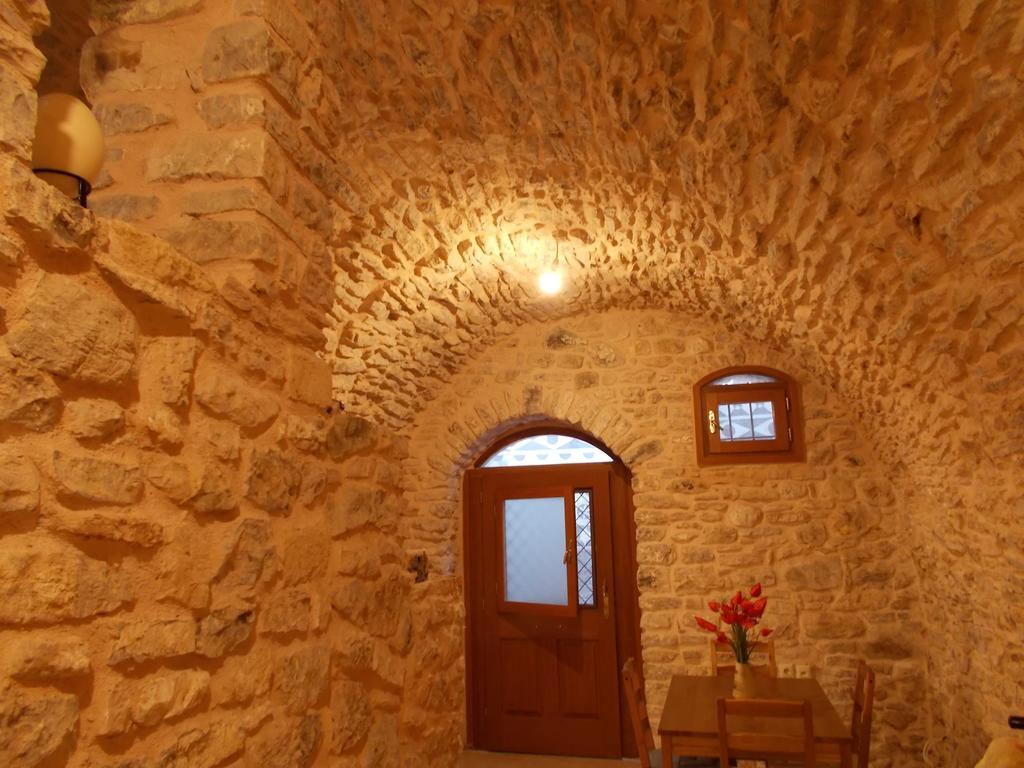 Traditional Guest House Chrisyis Pirjí Kültér fotó