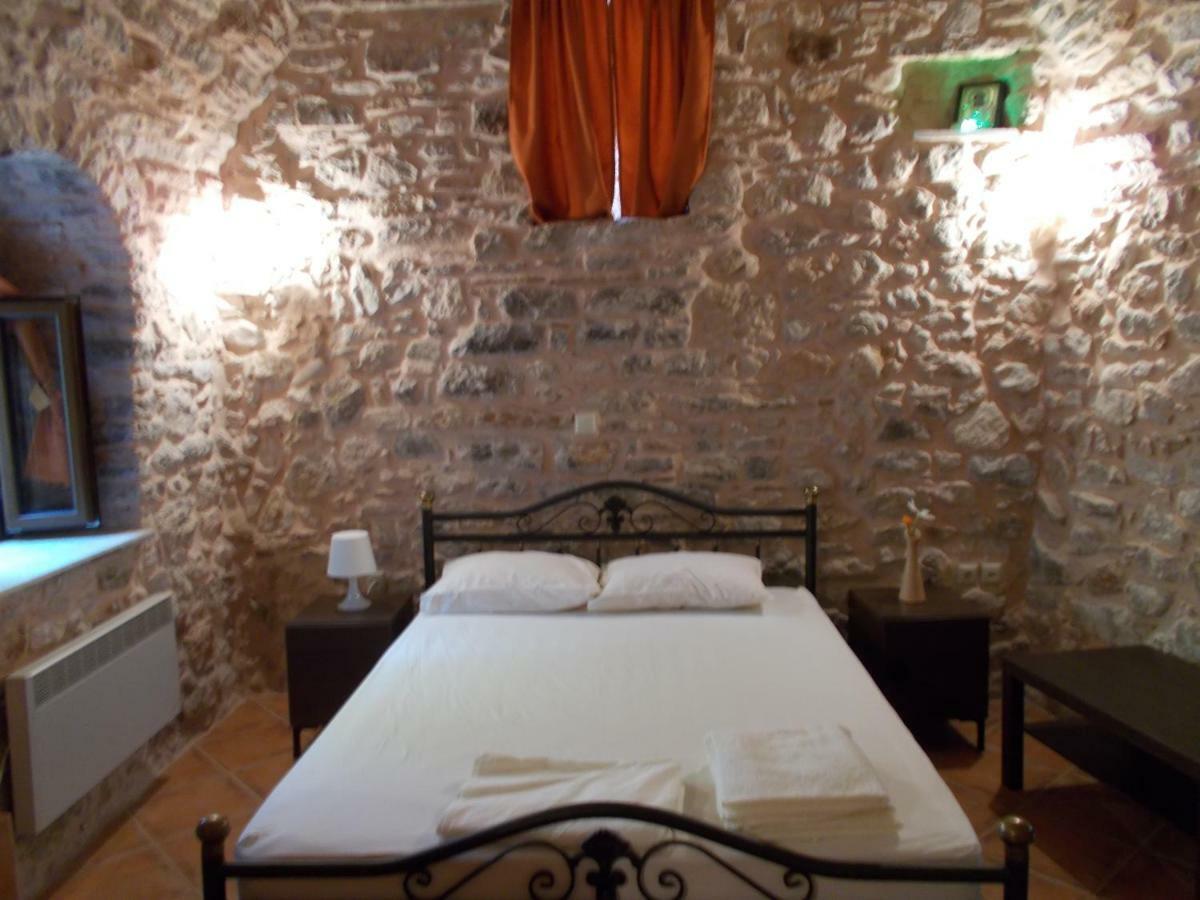Traditional Guest House Chrisyis Pirjí Kültér fotó